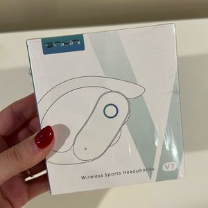 NWT GNMN V7 Headphones Wireless Earbuds 48hrs Playback IPX7 Waterproof Sports